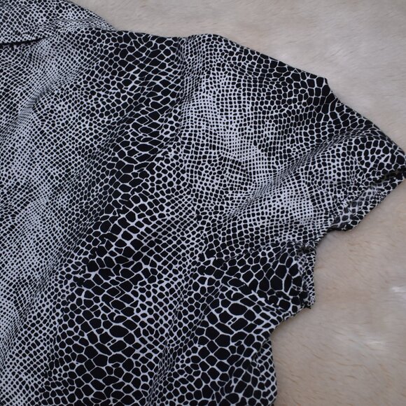 Harve Benard Snake Print Button Up Blouse Sz L Short Sleeve Cotton Collared Top - Picture 9 of 12